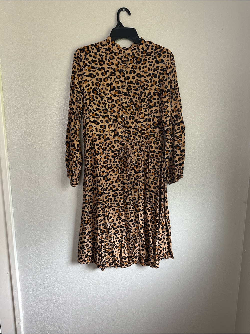 Kirundo Lightweight Long Sleeve Leopard Printed Midi Dress